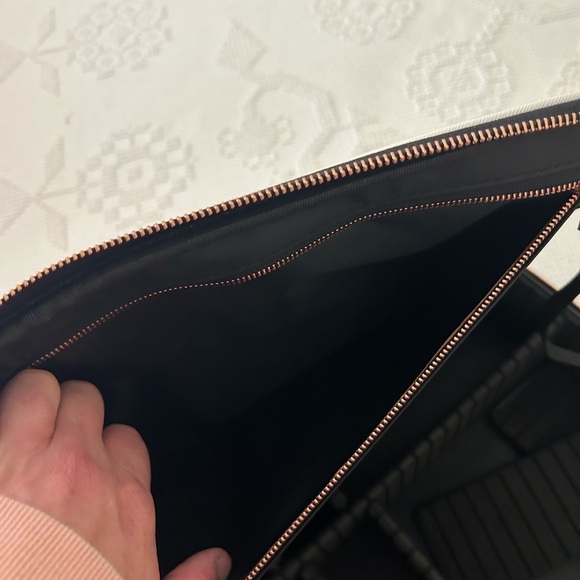 Makeup Travel Case - Picture 3 of 7